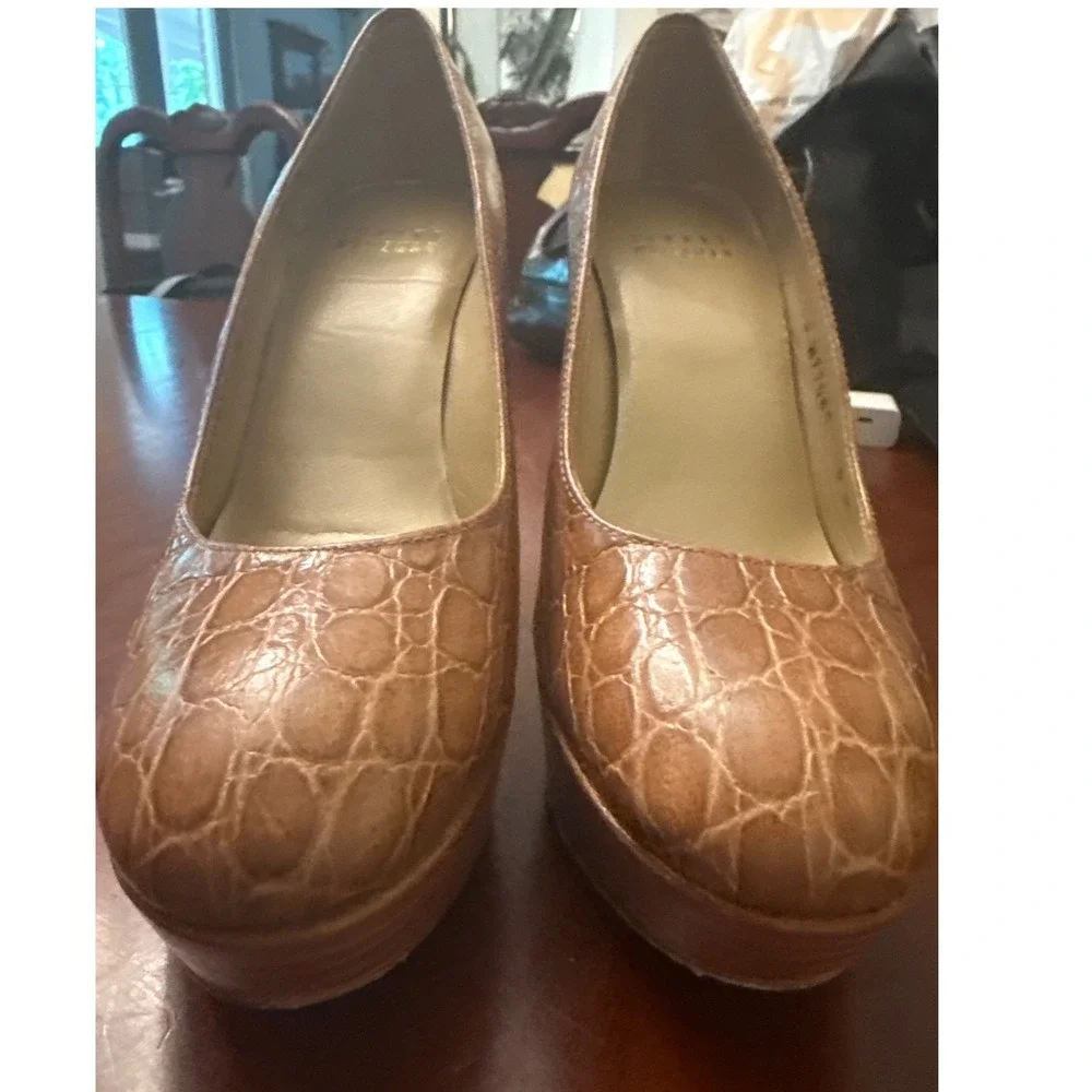 Stuart Weitzman size 6 brown embossed leather platform heels pumps‎